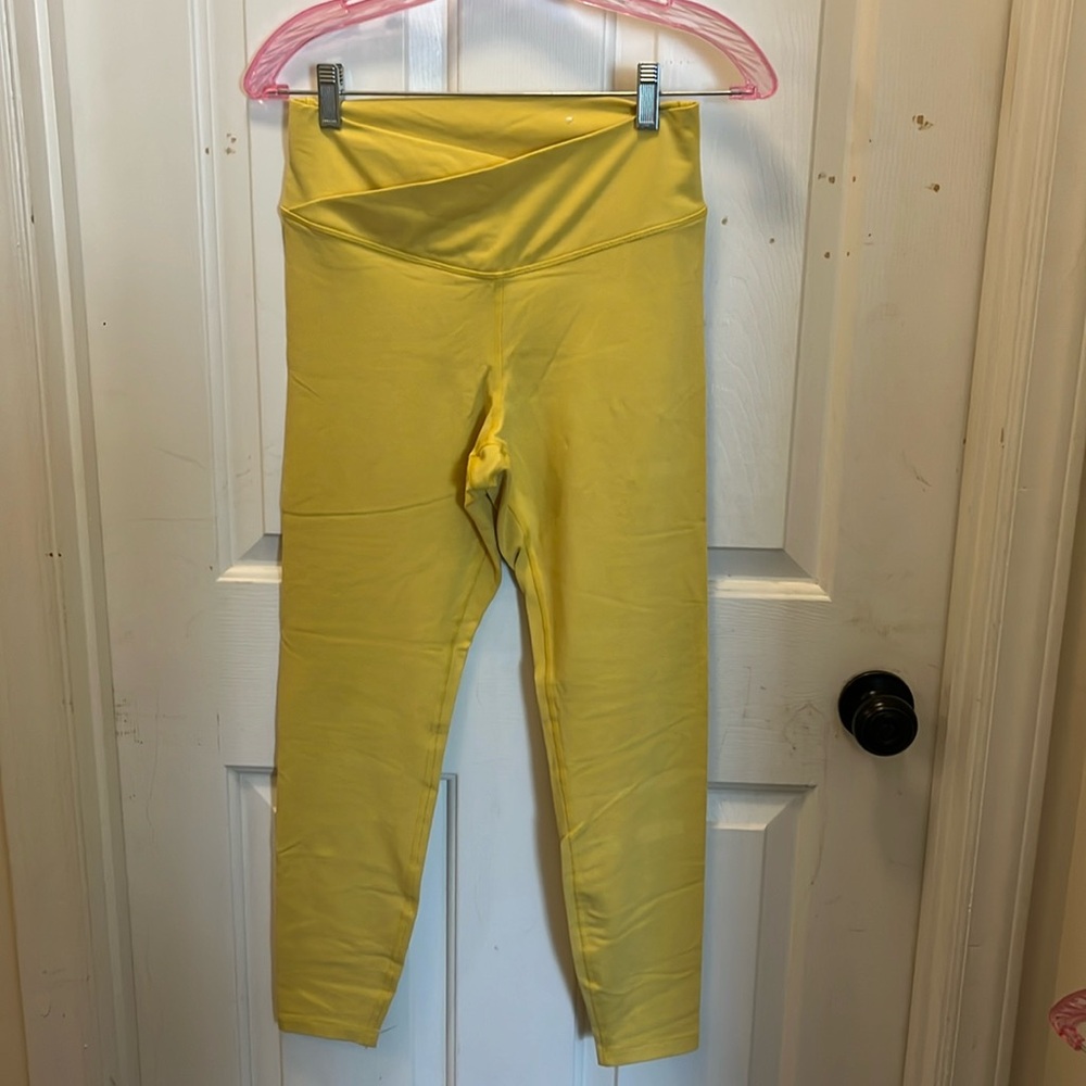 NWOT Old Navy Active Powerchill Extra High-Rise Leggings -  Yellow - Sz Medium